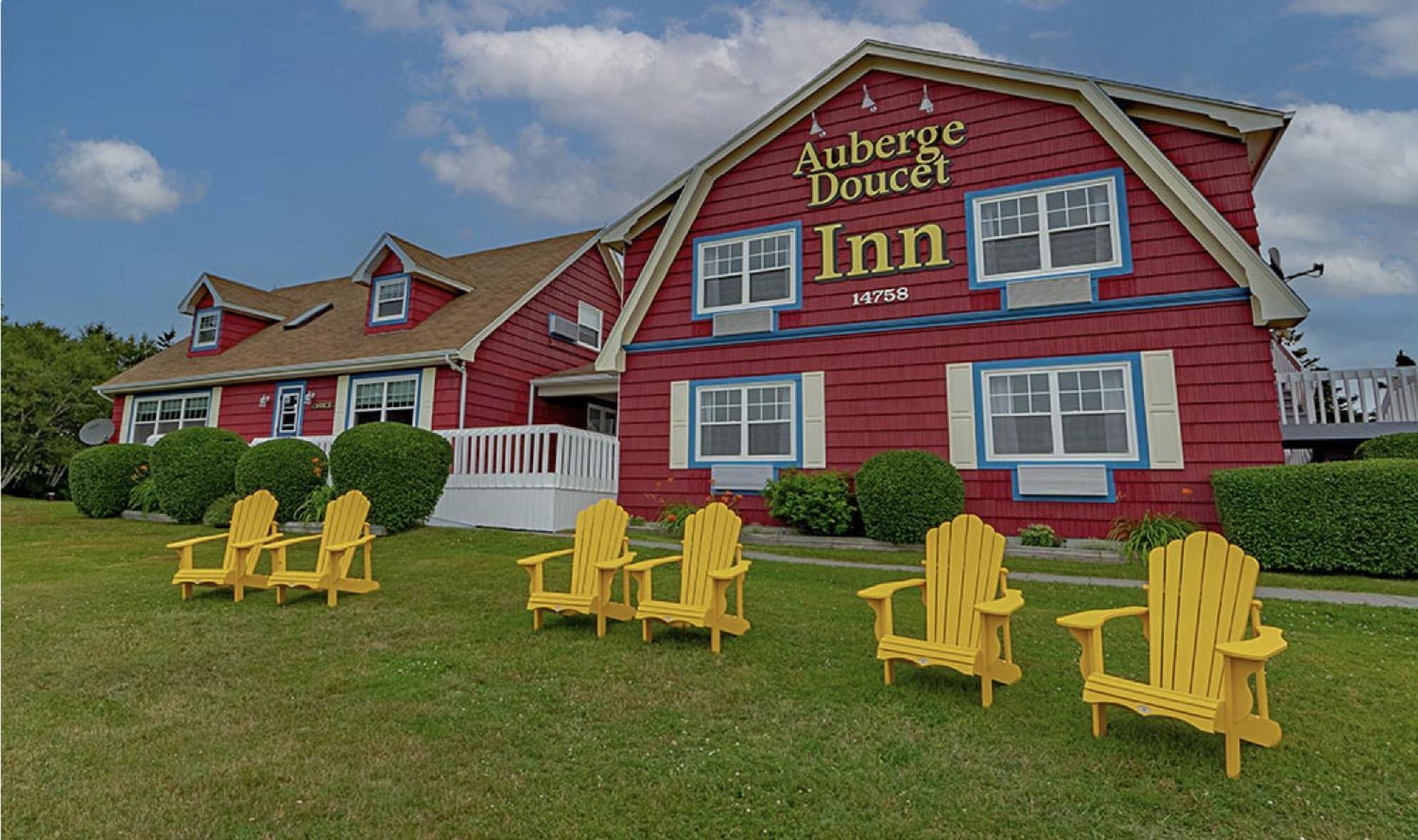 Auberge Doucet Inn Chéticamp Exterior foto