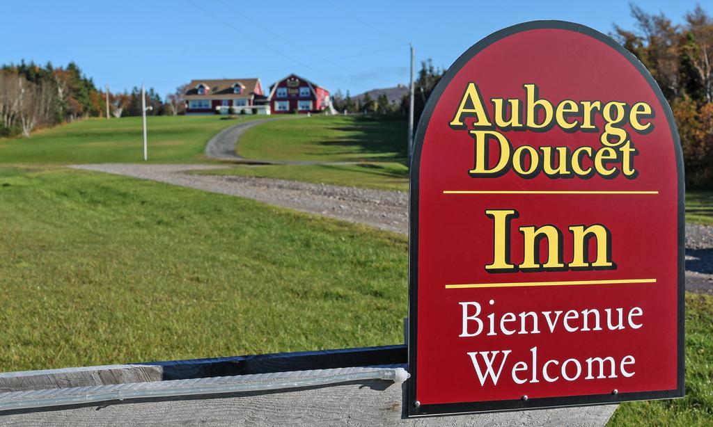 Auberge Doucet Inn Chéticamp Exterior foto
