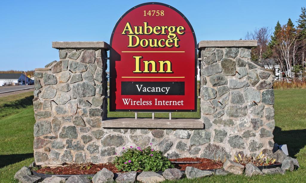 Auberge Doucet Inn Chéticamp Exterior foto